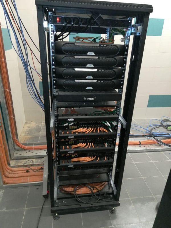 نصب دوربین مدار بسته شرکت فناوری اطلاعات آرفا